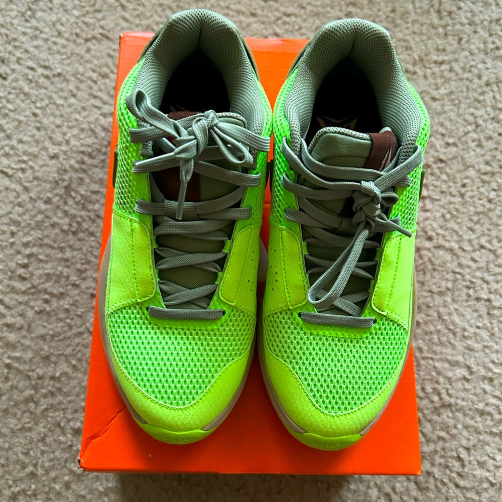 Mens JA 1 Halloween Zombie Nike almost brand new sneakers.
